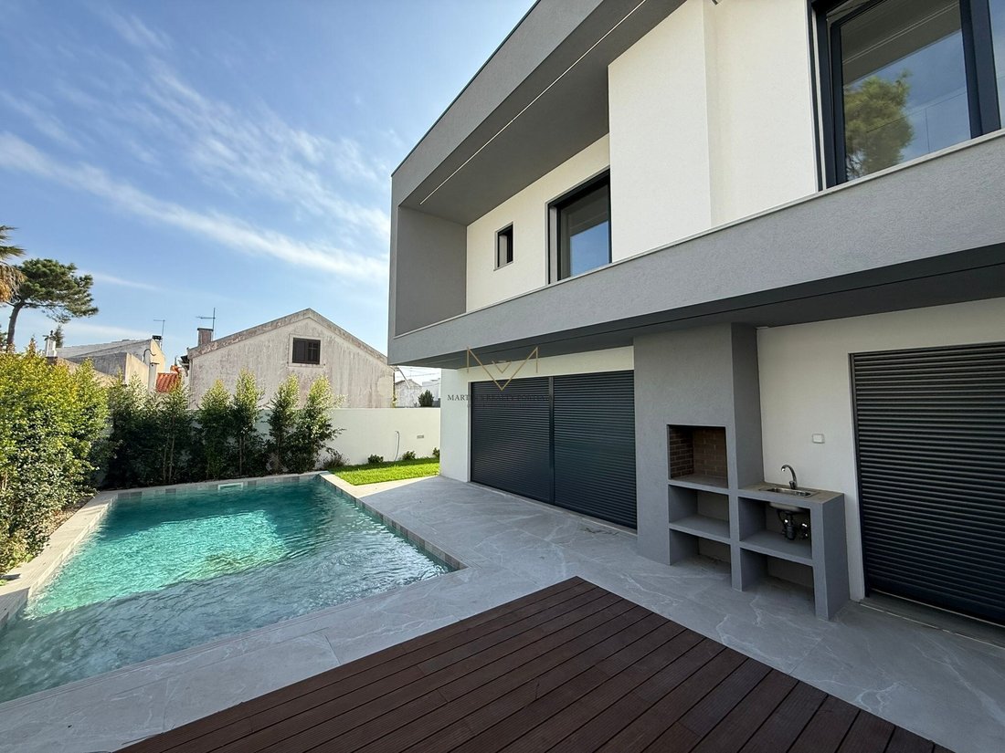 Villa in Aroeira, Charneca de Caparica e Sobreda, Portugal 1 - 16673809