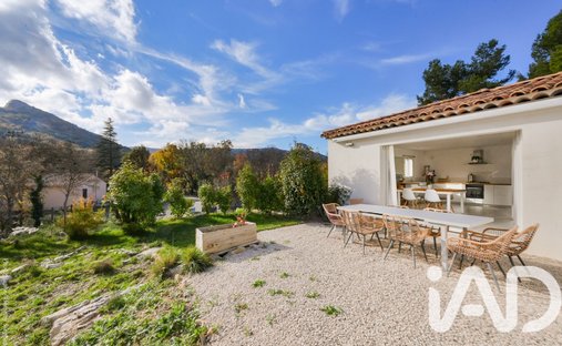 Castle for Sale in Plan-d'Aups-Sainte-Baume, Provence-Alpes-Côte d'Azur, France