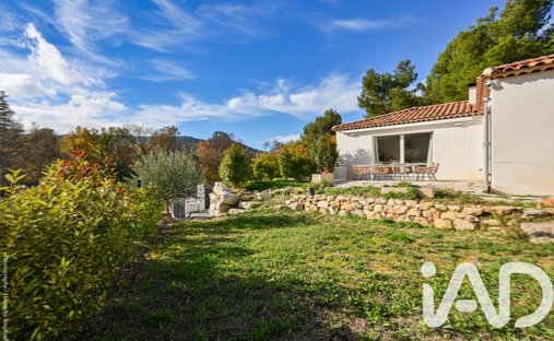 Castle for Sale in Plan-d'Aups-Sainte-Baume, Provence-Alpes-Côte d'Azur, France