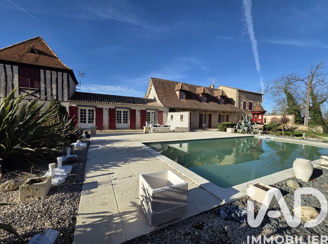 House in Saint-Pierre-d'Eyraud, Nouvelle-Aquitaine, France 1 - 16674040