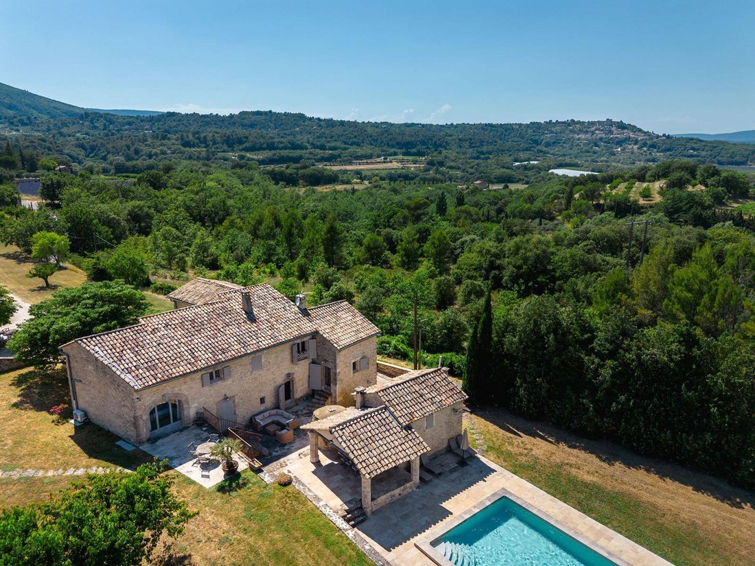 Estate in Bonnieux, Provence-Alpes-Côte d'Azur, France 2 - 16674468