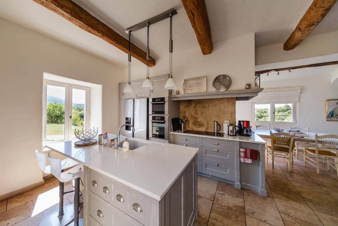 Estate in Bonnieux, Provence-Alpes-Côte d'Azur, France 3 - 16674468