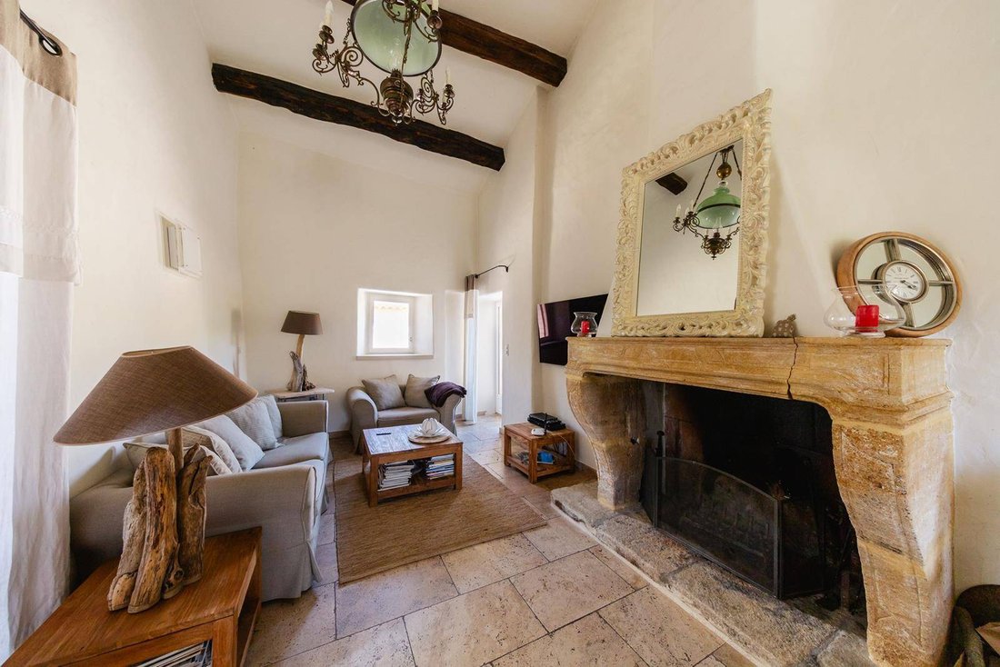 Estate in Bonnieux, Provence-Alpes-Côte d'Azur, France 5 - 16674468