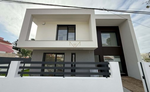 Villa in Aroeira, Charneca de Caparica e Sobreda, Portugal 1