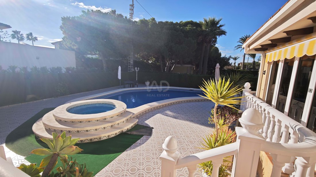 Chalet in Cabo Roig, Orihuela, Valencian Community 1 - 16678558