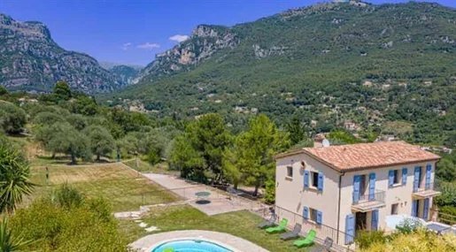 Villa in Le Bar-sur-Loup, Provence-Alpes-Côte d'Azur, France 2 - 16674715