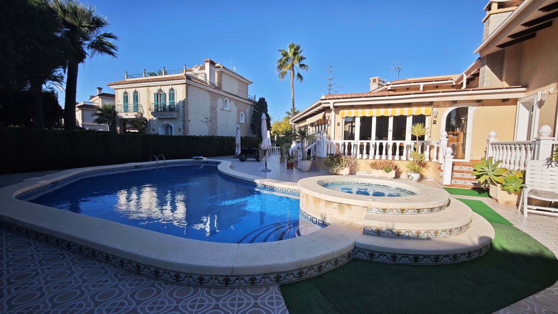 Chalet a Cabo Roig, Orihuela, Comunità Valenzana 1 - 16678558