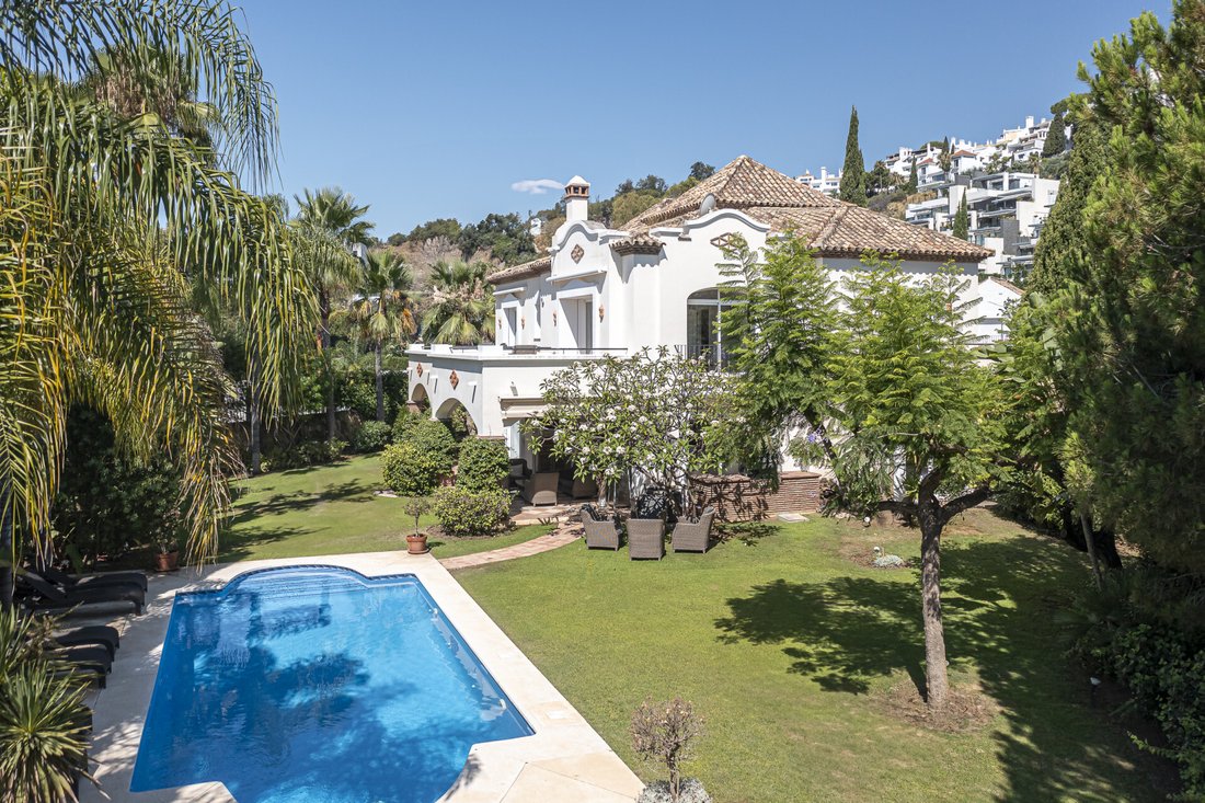 Villa in La Quinta, Benahavis, Andalusia 1 - 16676345