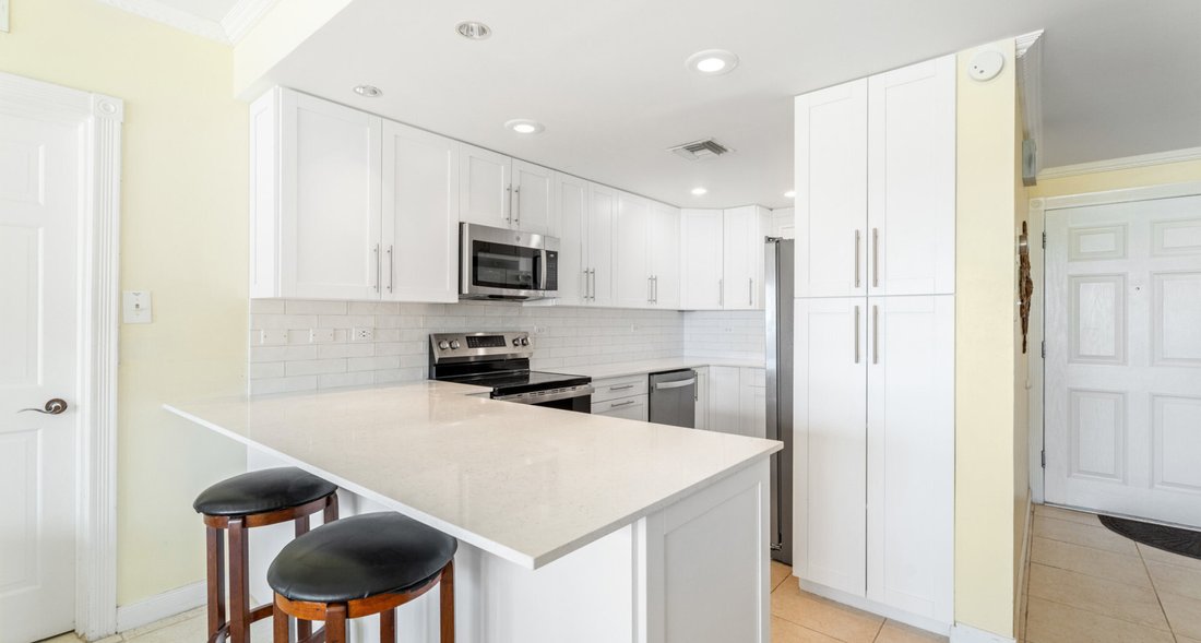 Apartment in George Town, George Town, Cayman Islands 2 - 14567398