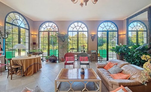 Castle for Sale in Bourg-en-Bresse, Auvergne-Rhône-Alpes, France