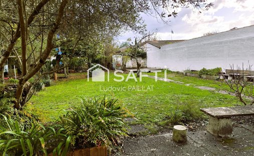 Castle for Sale in Villenave-d'Ornon, Nouvelle-Aquitaine, France