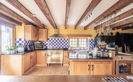 Castle for Sale in Penne-d'Agenais, Nouvelle-Aquitaine, France