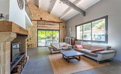 The Noble Chartreuse With Swimming Pool And Pigeoneer