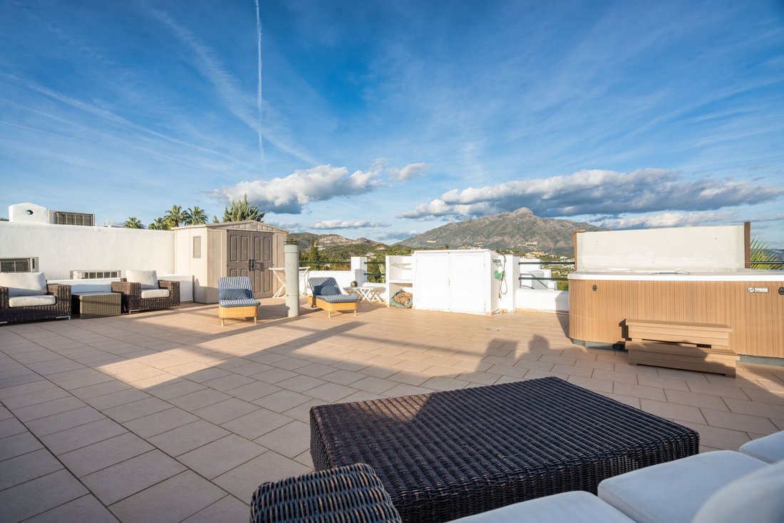 Penthouse in La Quinta, Benahavis, Andalusia 3 - 16678056