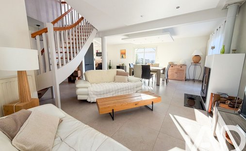 House 379m² Living Space, Great Comfort And Geothermal Energy