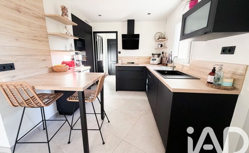 House 379m² Living Space, Great Comfort And Geothermal Energy