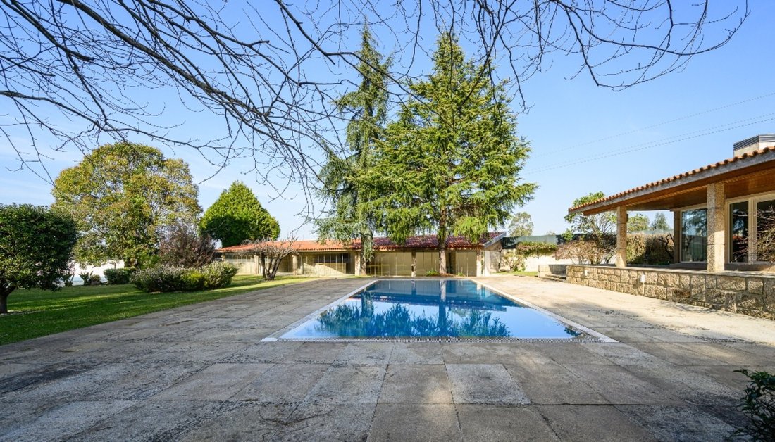 House in Vilar e Mosteiro, Porto District, Portugal 2 - 16675783