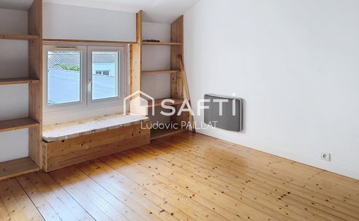 Castle for Sale in Villenave-d'Ornon, Nouvelle-Aquitaine, France