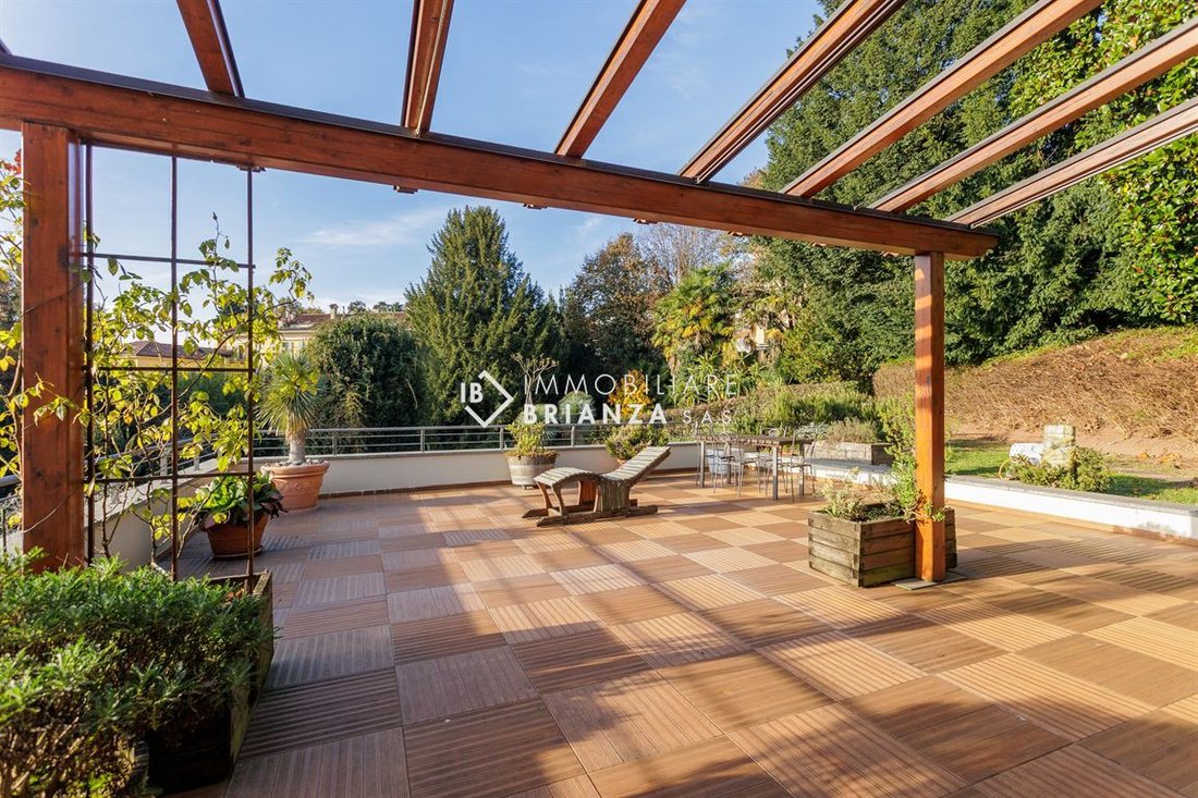 Villa in Besana in Brianza, Lombardy, Italy 4 - 16678898