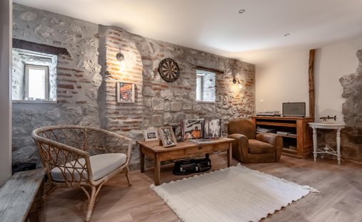 Castle for Sale in Penne-d'Agenais, Nouvelle-Aquitaine, France