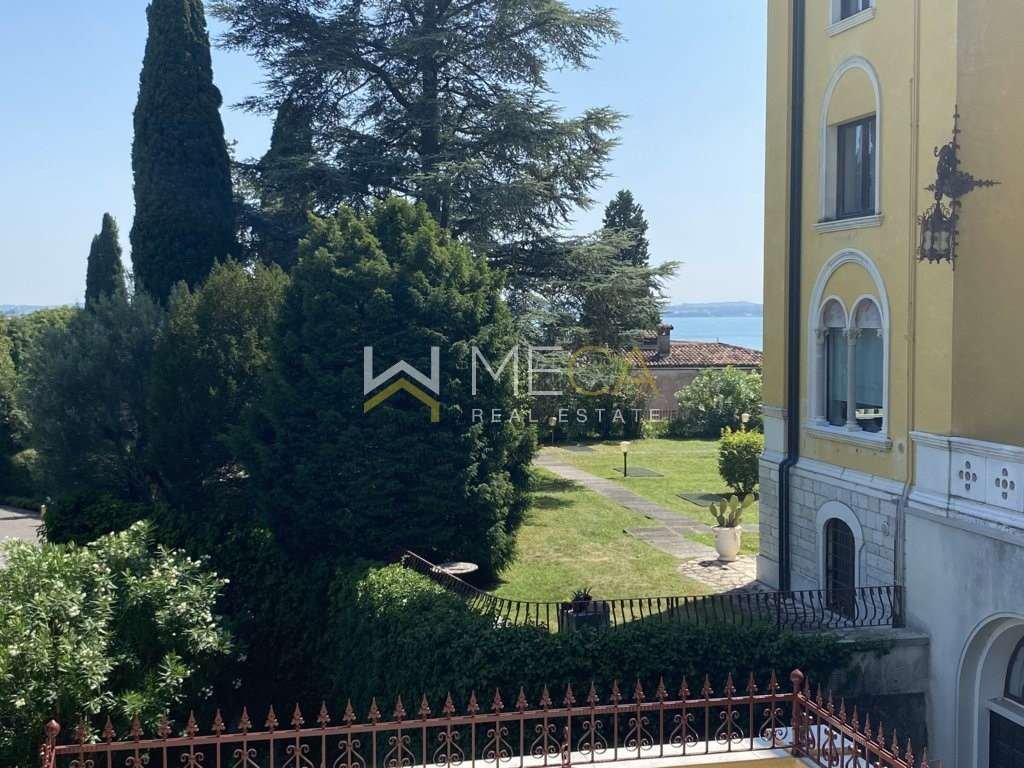 Villa in Center, Sirmione, Lombardy 2 - 16674565