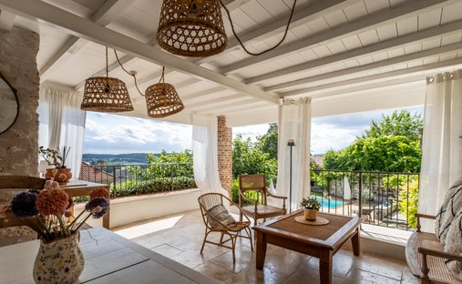 Castle for Sale in Penne-d'Agenais, Nouvelle-Aquitaine, France