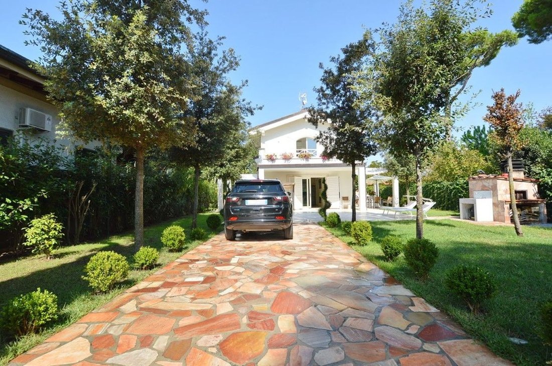 House in Center, Forte dei Marmi, Tuscany 3 - 16681390