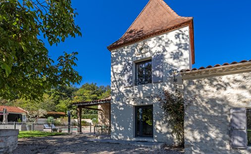 The Noble Chartreuse With Swimming Pool And Pigeoneer