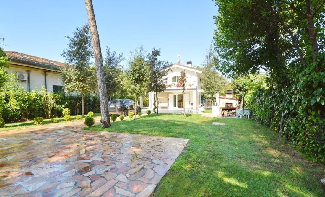 House in Center, Forte dei Marmi, Tuscany 2 - 16681390