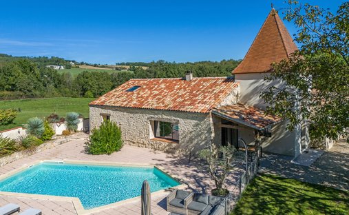 The Noble Chartreuse With Swimming Pool And Pigeoneer