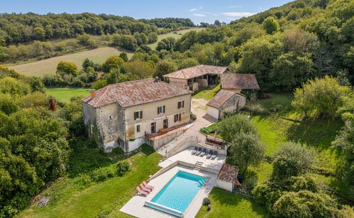 Casa a Aurignac, Occitania, Francia 1