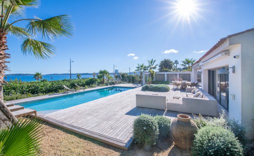 Villa in Ville-Les Saquedes-Le Bouillonnet, Sainte-Maxime, France 1