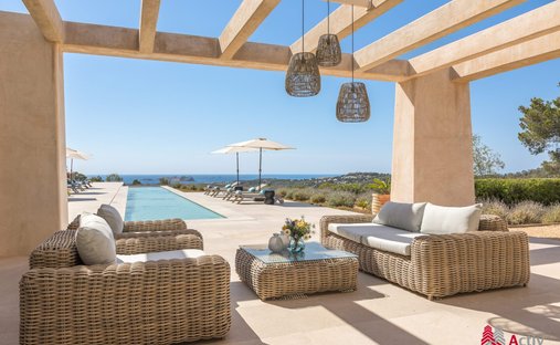 Villa in Santa Eularia des Riu, Balearic Islands, Spain 1