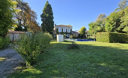 Near Villeneuve Sur Lot Magnificent Riverside Chateau With 6 Bedrooms And 8 Hectares Of Land
