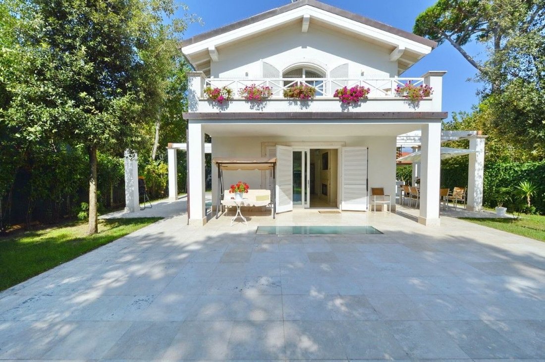 House in Center, Forte dei Marmi, Tuscany 4 - 16681390