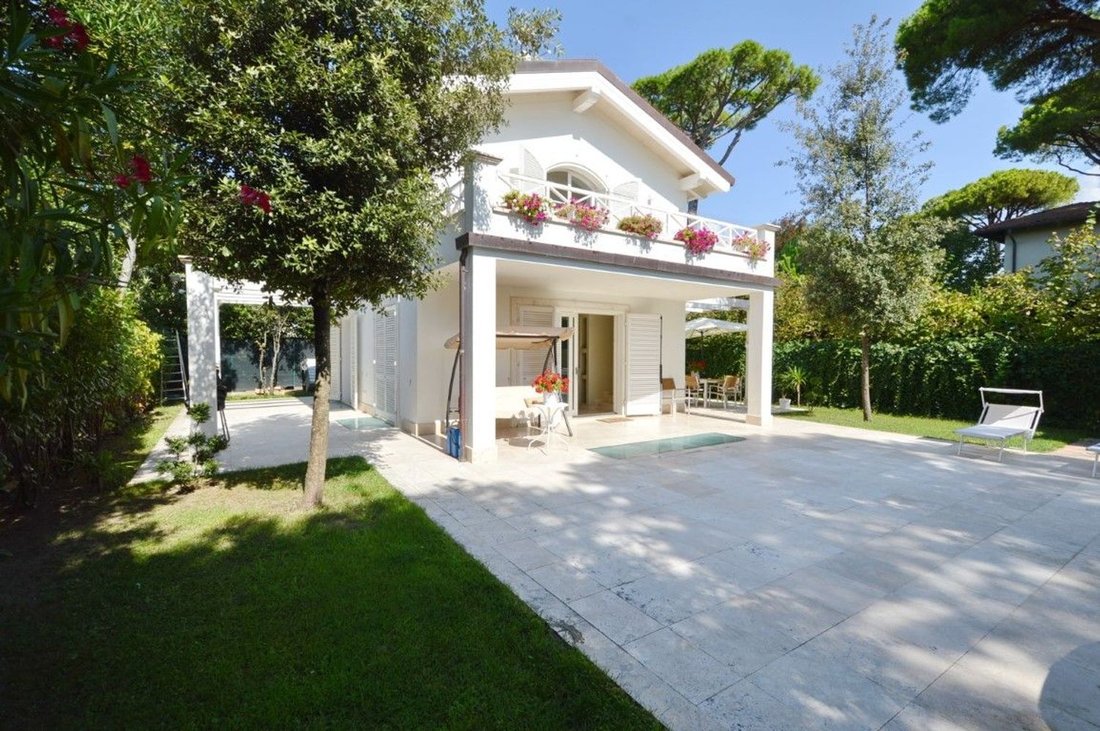 House in Center, Forte dei Marmi, Tuscany 1 - 16681390