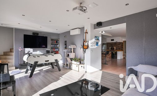 Castle for Sale in Plan-d'Aups-Sainte-Baume, Provence-Alpes-Côte d'Azur, France