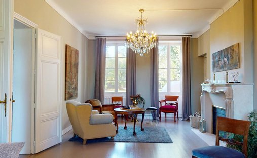 Near Villeneuve Sur Lot Magnificent Riverside Chateau With 6 Bedrooms And 8 Hectares Of Land