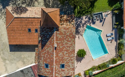 The Noble Chartreuse With Swimming Pool And Pigeoneer