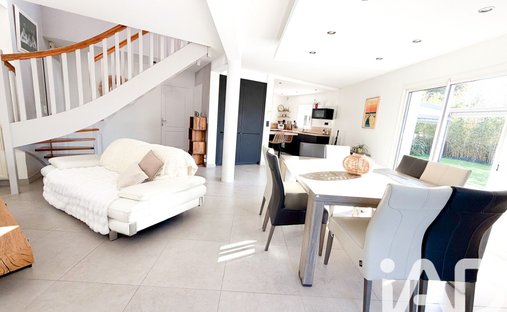 House 379m² Living Space, Great Comfort And Geothermal Energy