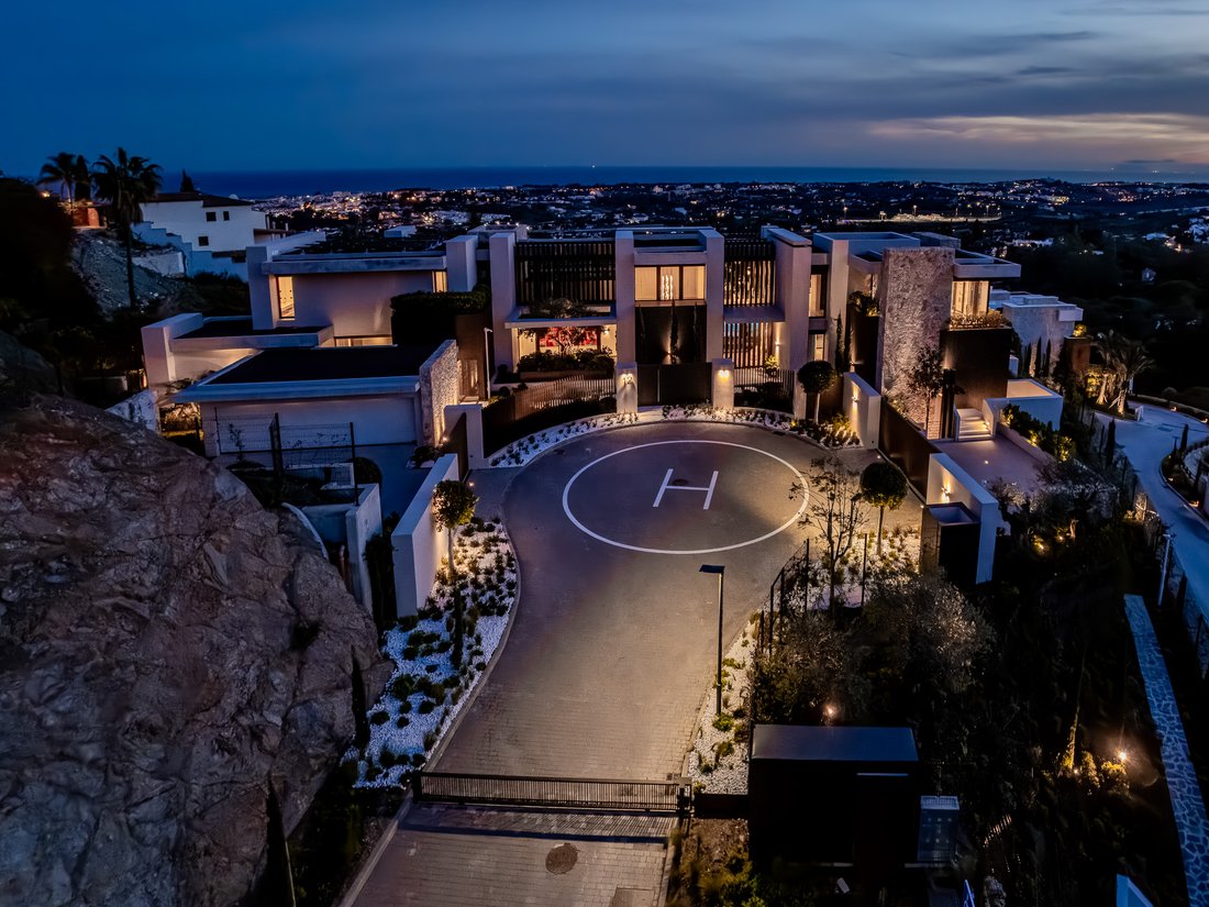 Villa in Marbella, Andalusia, Spain 1 - 16680875