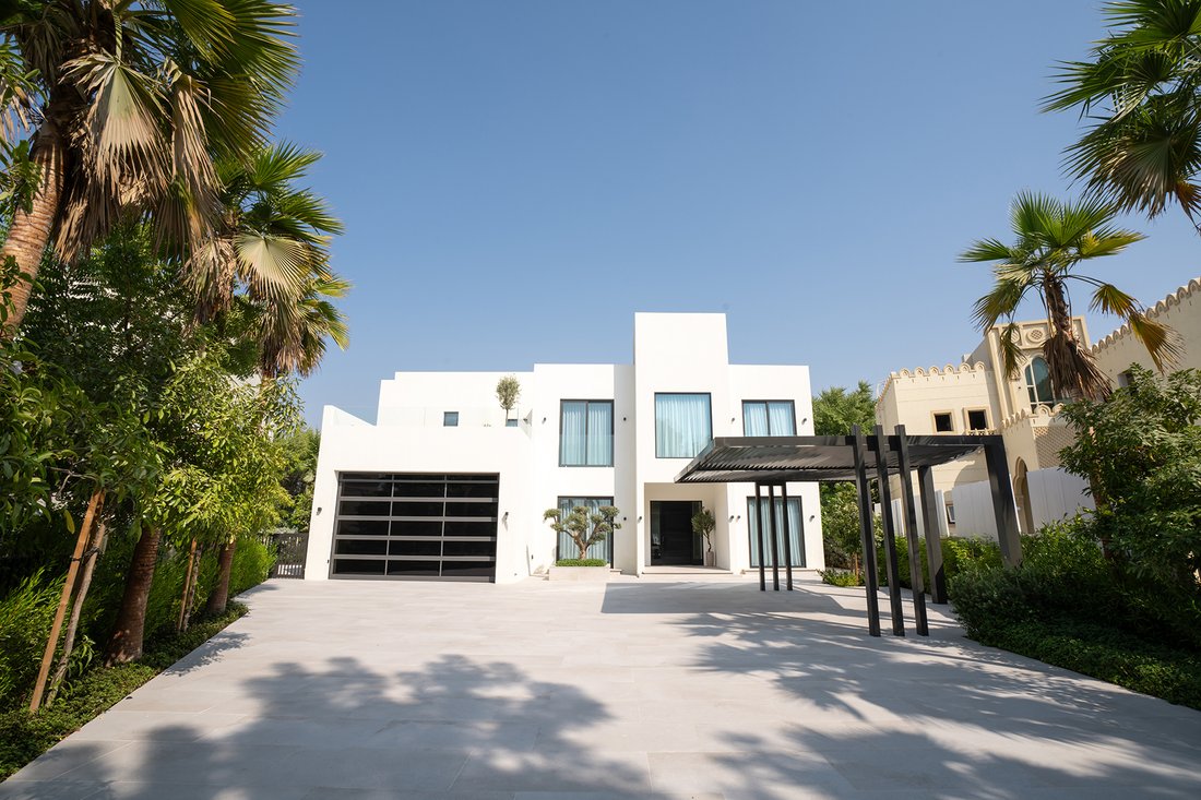 Villa in Jumeirah Islands / Juzur Jumeirah, Dubai, United Arab Emirates 2 - 16680797