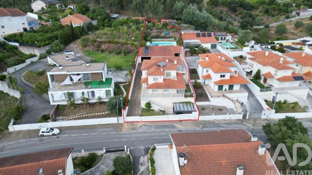 Townhouse in Eiras e Sao Paulo de Frades, Coimbra District, Portugal 1 - 16682217