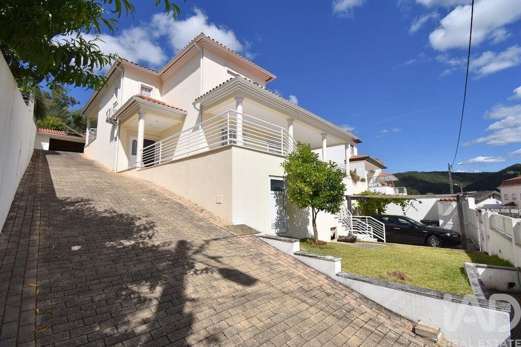 Townhouse in Eiras e Sao Paulo de Frades, Coimbra District, Portugal 3 - 16682217