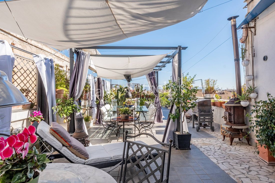 Luxury Multi Level Penthouse Properties With Private Outdoor Movie Theaters photo