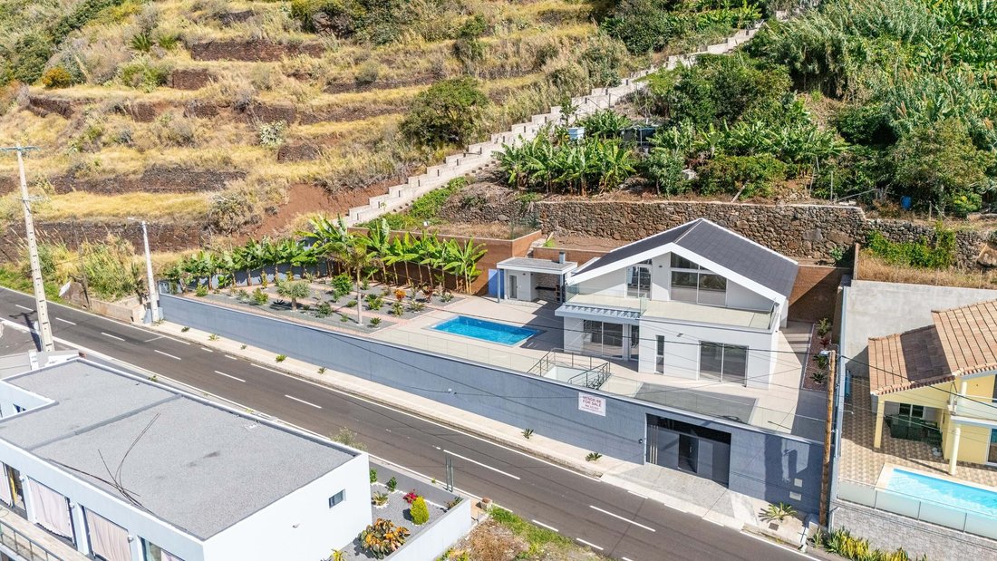 Villa in Estreito da Calheta, Madeira, Portugal 1 - 13369847