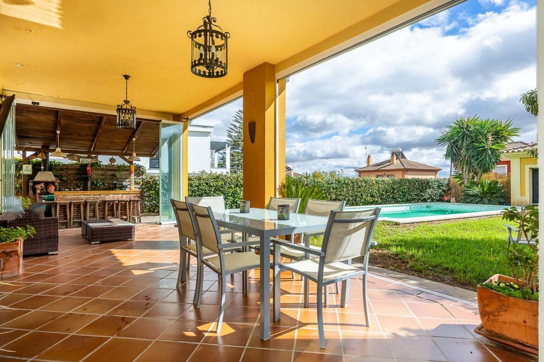 Chalet in Montequinto, Dos Hermanas, Spain 2 - 16481038