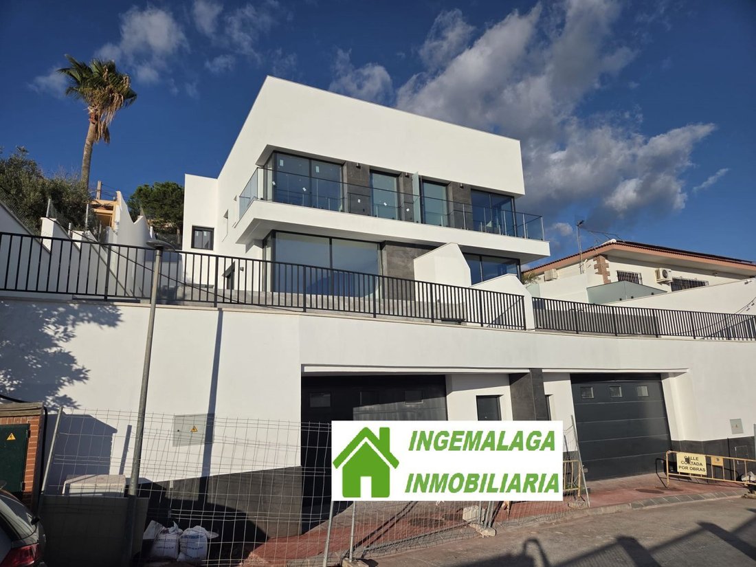 Chalet in Puerto de la Torre, Malaga, Spain 2 - 15724630