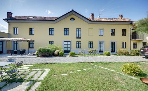 Villa in Canelli, Piedmont, Italy 1