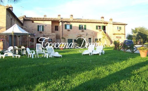 Country House in Historic Center, Siena, Tuscany 1